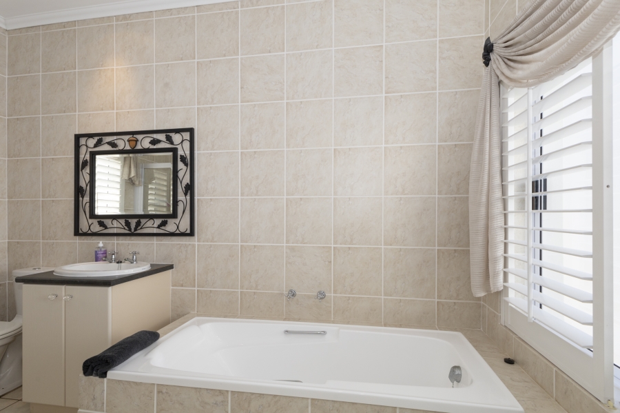 6 Bedroom Property for Sale in Royal Alfred Marina Eastern Cape